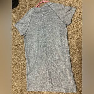 Grey swiftly tech short sleeve 2.0 size 4